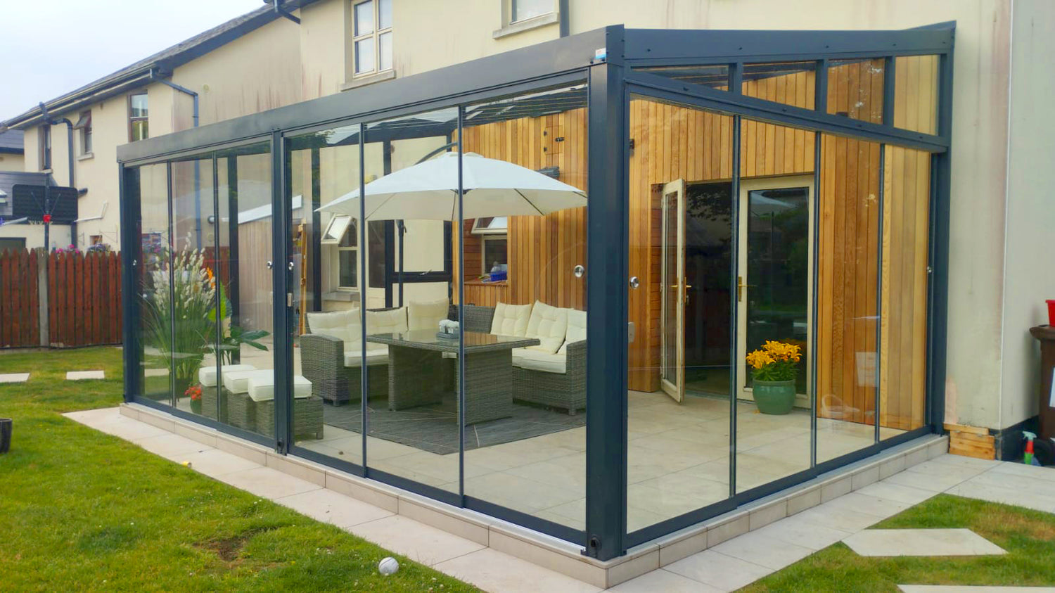 Verde Caletta Glass Room Veranda